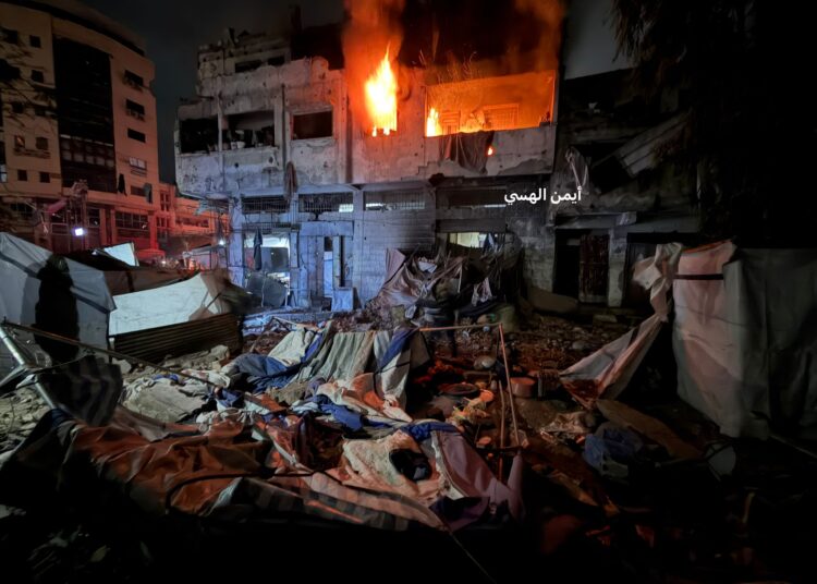 غزہ شہر میں گھر پر بمباری، 4 بچوں سمیت 10 فلسطینی شہید