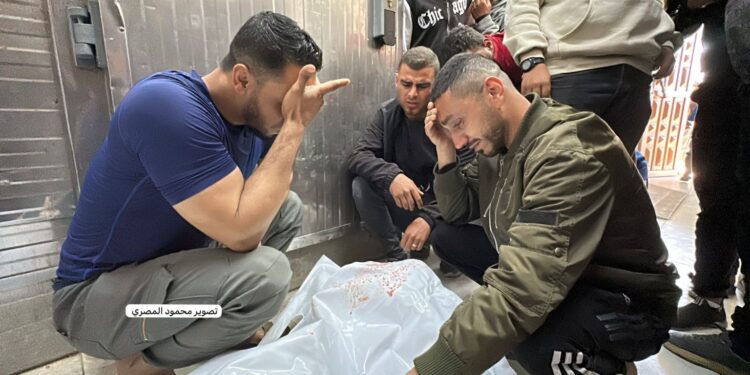 اسرایئلی فائرنگ کا سلسلہ جاری، غزہ میں 9 شہادتیں، مجموعی شہادتیں 72,618