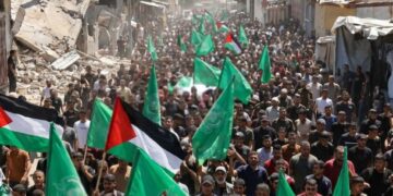 غزہ: اسرائیلی بمباری میں شہید قائد عماد اسلیم سپرد خاک