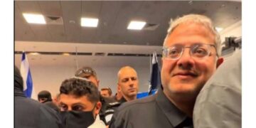 اسرائیلی وزیر نے فلوٹیلا کارکنان کی نظربندی کی ویڈیو جاری کر دی