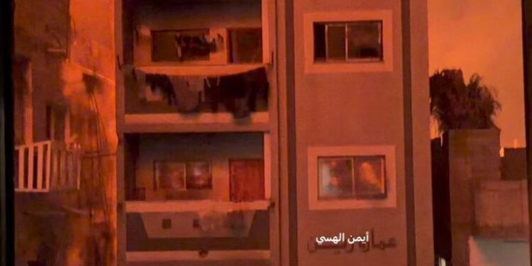 غزہ: الشاطی کیمپ پر حملہ، رہائشی گھر زمین بوس، کئی افراد زخمی