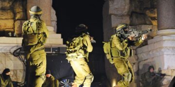 مغربی کنارے میں اسرائیلی فوج کے چھاپے، متعدد فلسطینی گرفتار