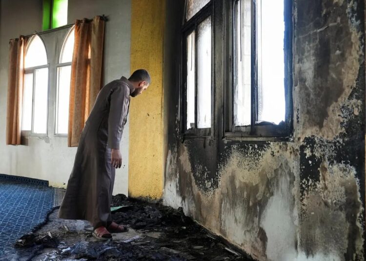 یہودی آباد کاروں کی کارروائی، رام اللہ میں مسجد نذرِ آتش