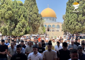 اسرائیلی پابندیوں کے باوجود 60 ہزار سے زائد فلسطینیوں کی مسجد اقصیٰ میں نمازِ جمعہ کی ادائیگی