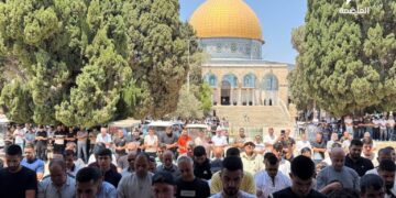 اسرائیلی پابندیوں کے باوجود 60 ہزار سے زائد فلسطینیوں کی مسجد اقصیٰ میں نمازِ جمعہ کی ادائیگی