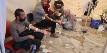 عالمی یومِ عطیہ کنندگانِ خون: غزہ کے بلڈ بینک شدید بحران اور خون کی قلت کا شکار