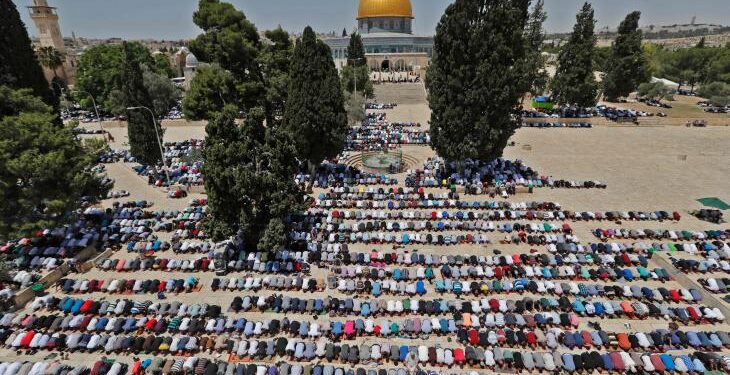 75 ہزار فلسطینیوں نے پابندیوں کے باوجود مسجد اقصیٰ میں نمازِ جمعہ ادا کی