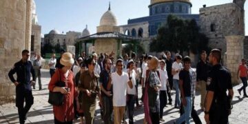 اتوار کو 135 یہودی آباد کاروں کا مسجد اقصیٰ پر دھاوا، فلسطینیوں کی نفیرِ عام کی اپیل