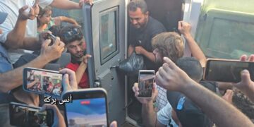 غزہ کے 12 فلسطینی اسیر صہیونی جیلوں سے رہا، کرم ابو سالم کراسنگ کے ذریعے وطن واپسی