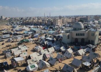 غزہ میں شدید گرمی کا قہر، بے گھر فلسطینیوں کی زندگی مزید اجیرن