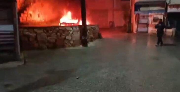 الخلیل میں یہودی آباد کاروں نے مسجد کو نذرِ آتش کر دیا، مغربی کنارے میں حملوں میں اضافہ