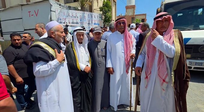 غزہ: ناصر میڈیکل کمپلیکس کے باہر ادویات کی فراہمی کے لیے احتجاج