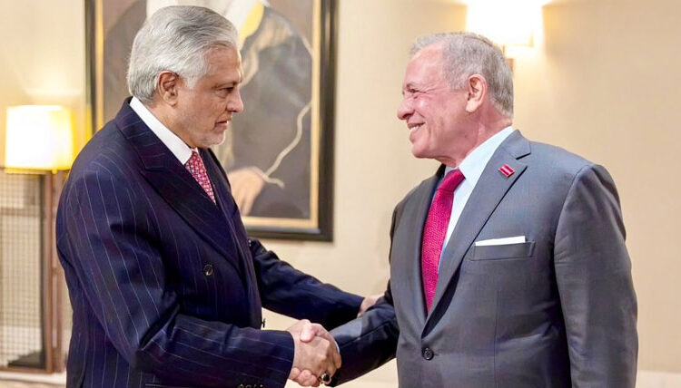 اسحاق ڈار کی شاہِ اردن سے ملاقات، فلسطین اور مشرقِ وسطیٰ کی صورتحال پر اہم گفتگو