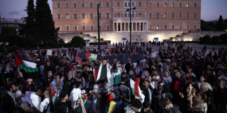 یونان میں درجنوں تقریبات، فلسطین سے اظہارِ یکجہتی اور اسرائیل سے تعاون ختم کرنے کا مطالبہ