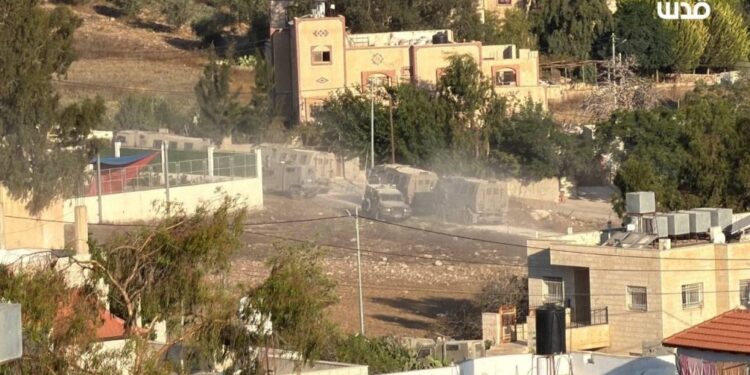 نابلس میں شہید فلسطینی کا گھر دھماکے سے منہدم، درجنوں خاندانوں کو جبری انخلا کا حکم