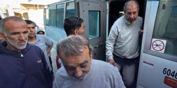 قابض اسرائیل نے غزہ کے 13 فلسطینی اسیران کو رہا کر دیا