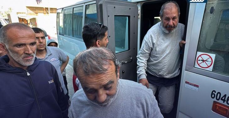قابض اسرائیل نے غزہ کے 13 فلسطینی اسیران کو رہا کر دیا