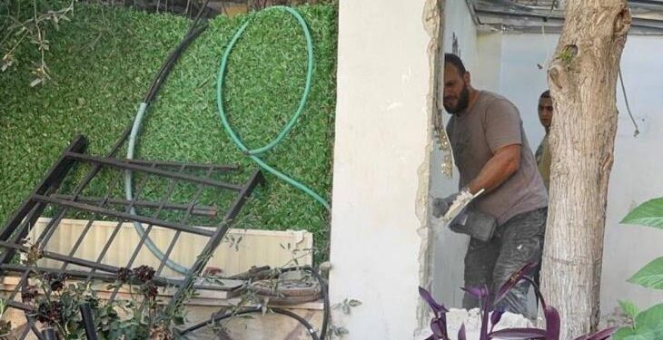 قابض اسرائیل کا جبری اقدام، جبل المکبر میں فلسطینی خاندان تین گھر مسمار کرنے پر مجبور