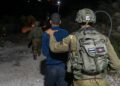 مغربی کنارے میں قابض اسرائیلی فوج کے چھاپے، متعدد فلسطینی گرفتار