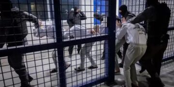 قابض اسرائیل کی اسیروں سے ملاقاتوں پر پابندی میں توسیع، ریڈ کراس سے دوٹوک مؤقف کا مطالبہ