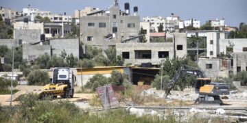قابض اسرائیل کا غرب اردن میں فلسطینی گھروں پر قبضہ، کفر صور میں انہدامی نوٹس جاری