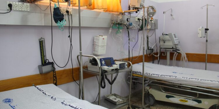 غزہ کا صحت کا شعبہ سنگین بحران کا شکار، طبی خدمات مفلوج ہونے کا خدشہ