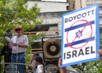 تھائی لینڈ میں اسرائیلی سفارتخانے کے سامنے احتجاج، فلسطینیوں کی نسل کشی بند کرنے کا مطالبہ