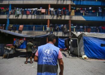 غزہ میں انروا کے 2800 ملازمین نوکریوں سے محرومی کے خطرے سے دوچار