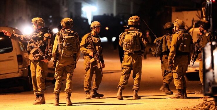 مقبوضہ مغربی کنارے میں قابض فوج اور آبادکاروں کے چھاپے، متعدد فلسطینی زخمی و گرفتار