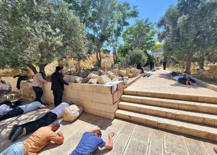 صہیونی فوج کی فول پروف سکیورٹی میں 907 یہودی آبادکاروں کا مسجد اقصیٰ پر دھاوا