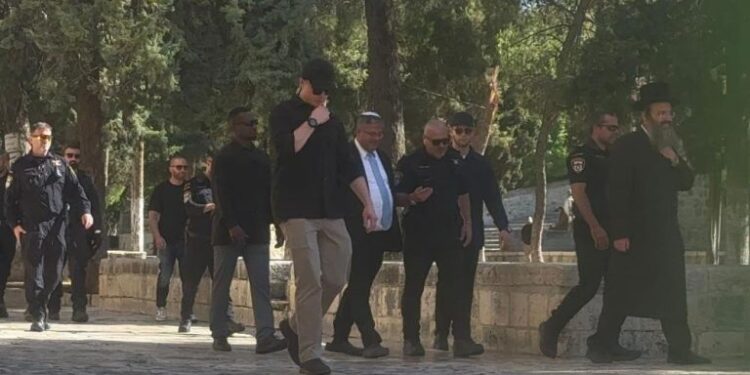نیتن یاھو کے وزیر کا مسجد اقصیٰ پر دھاوا، عالم اسلام اور عرب ممالک کی شدید مذمت