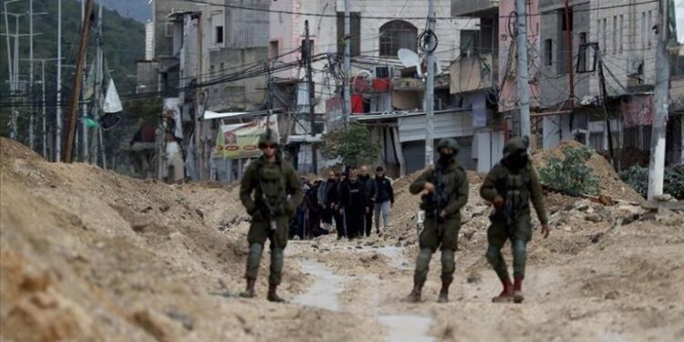 غرب اردن میں اسرائیلی فوج نے 33 ہزار فلسطینیوں کو کیمپوں سے بے دخل کردیا