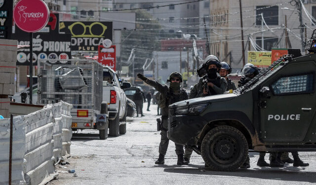 طولکرم اور سلفیت میں قابض فوج کی فائرنگ سے فلسطینی زخمی، آباد کاروں کے حملے جاری