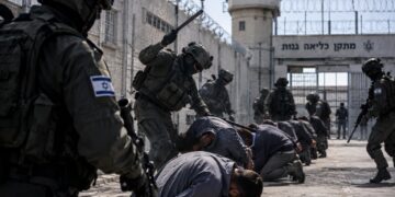 اسرائیلی جیلوں میں 9,350 فلسطینی اسیران کے خلاف تشدد اور طبی غفلت جاری